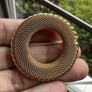 Vintage Kramer Of New York Brooch Pin 1.75" Gold  Mesh Metal Circle  Signed